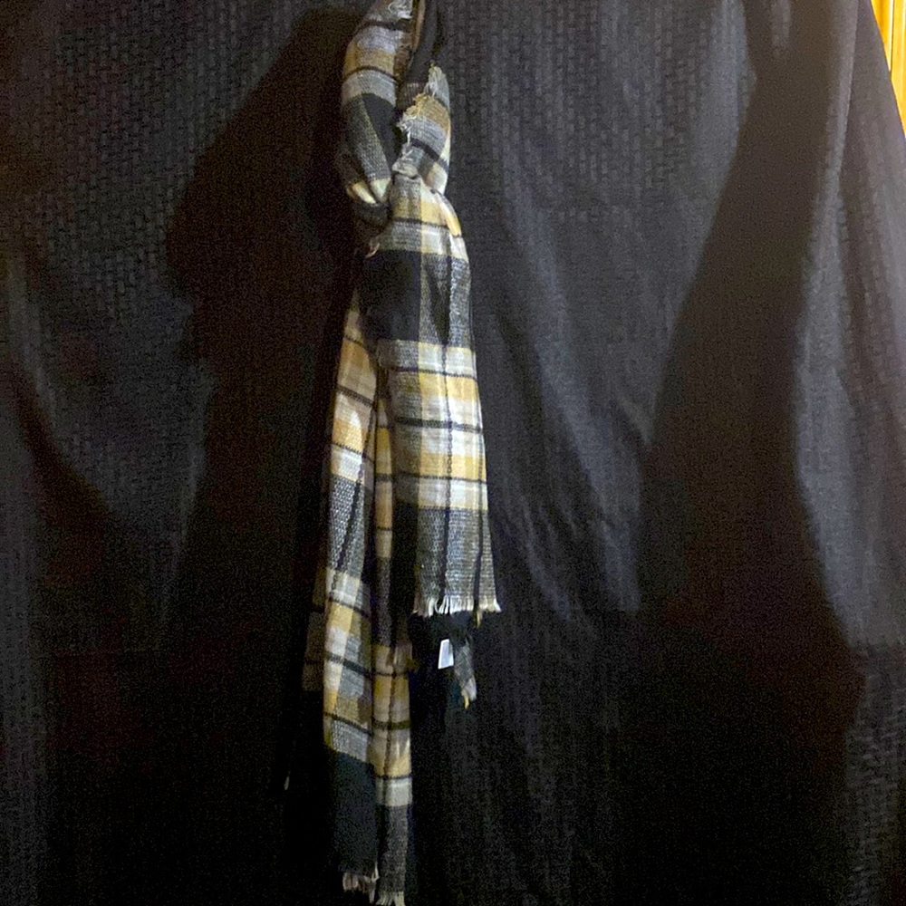 Apt 9 Scarf